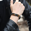 Load image into Gallery viewer, Bracelet de triple protection sur le poignet d&#39;un modèle masculin
