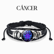 Load image into Gallery viewer, Pulsera del signo del zodíaco cáncer sobre fondo blanco.
